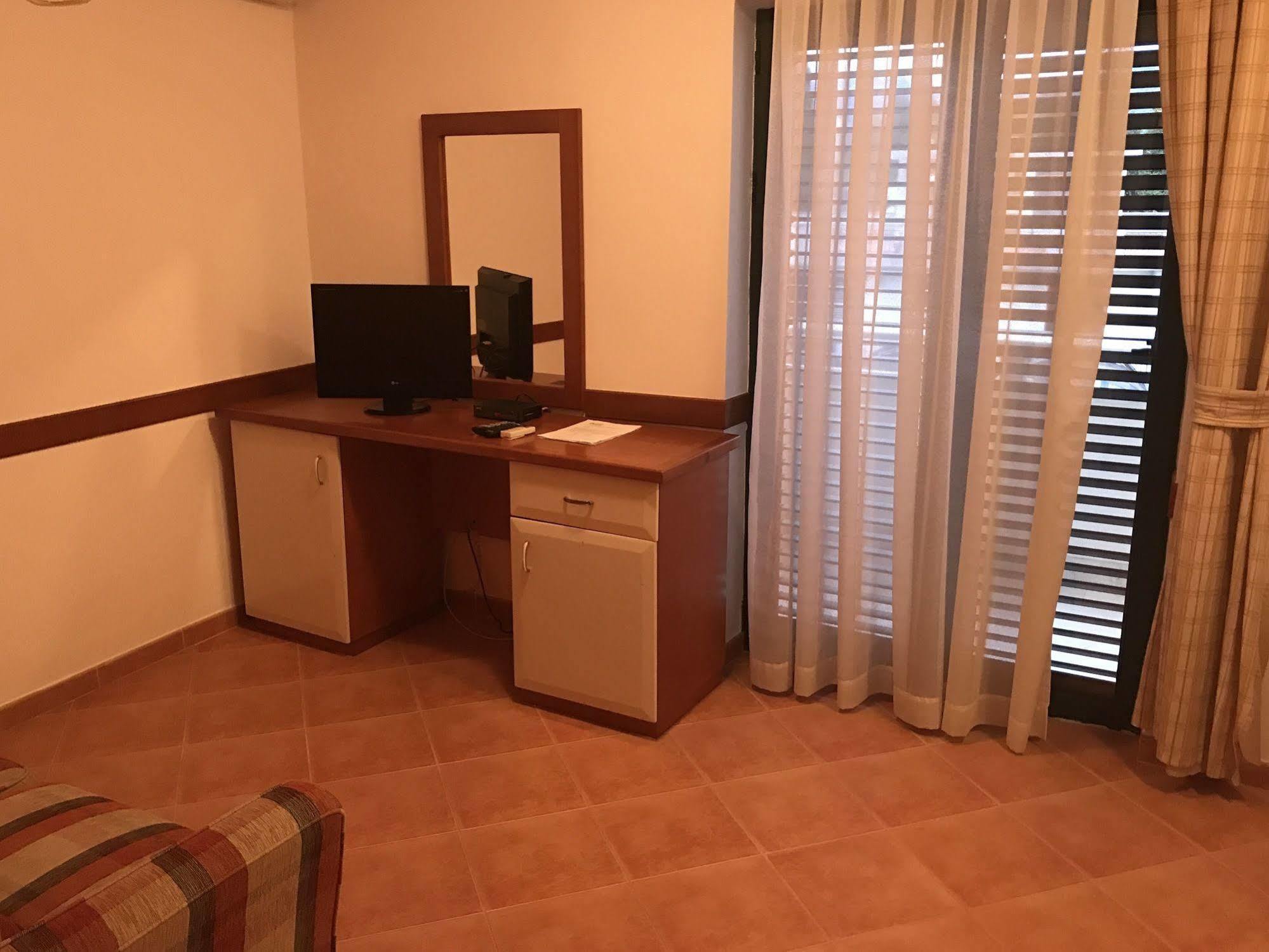 Boutique Hotel Villa Royal Тиват Екстериор снимка